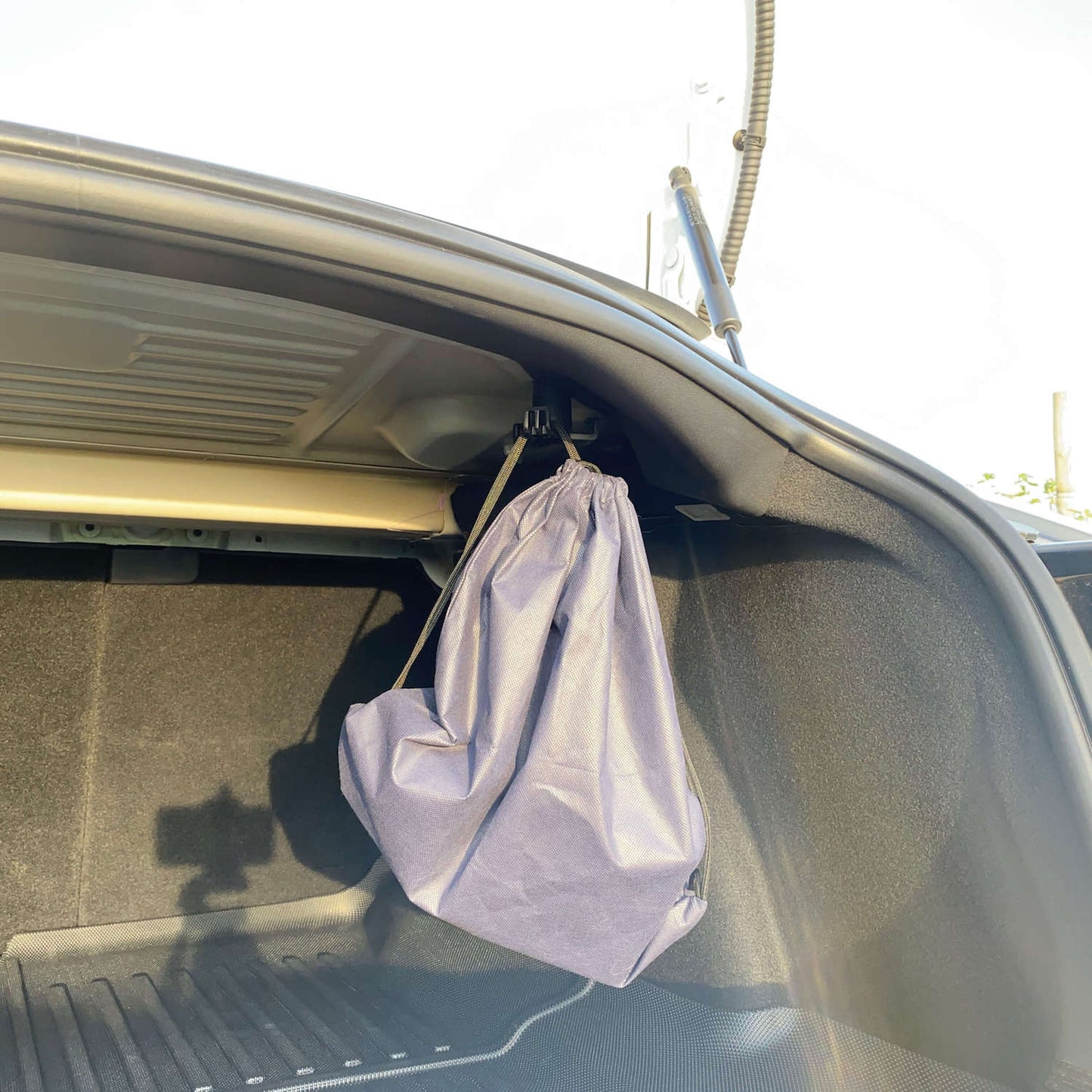 Tesla zubehör, model 3 zubehör, Tesla model 3 Zubehör, model 3 Kofferraumhaken, tesla model 3 kofferraumhaken