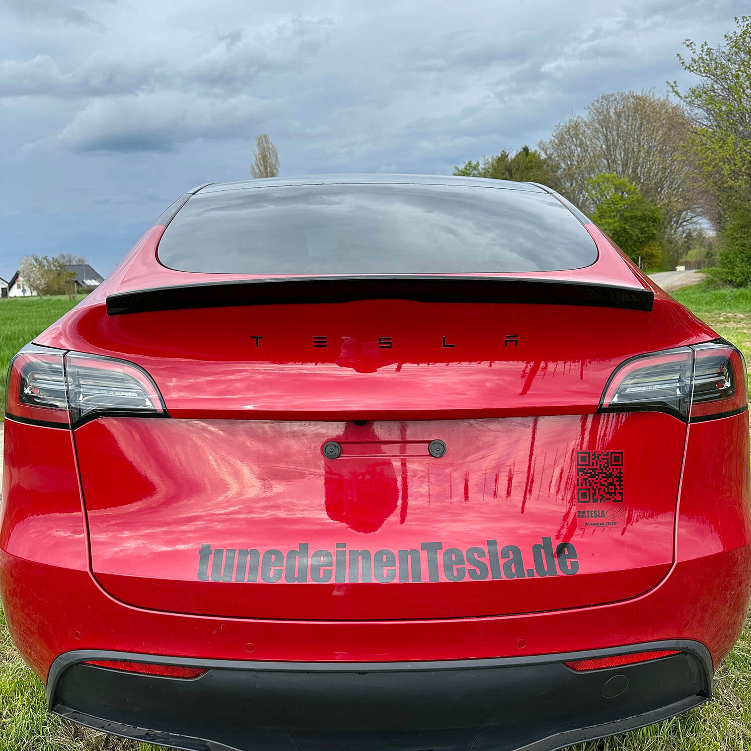 Rear spoiler with ABE - Tesla Model Y