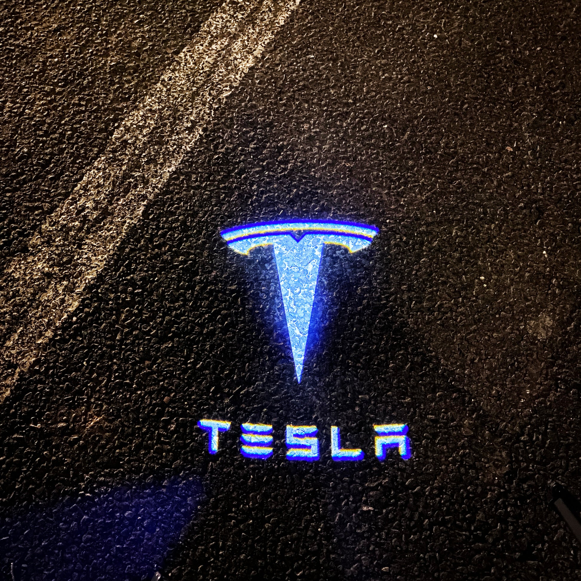 T-Logo Türprojektor  Dein Tesla. Deine Individualisierung. –  tunedeinenTesla