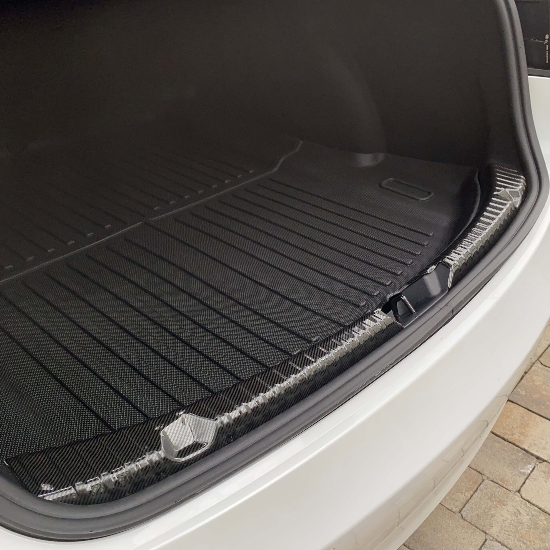 Schutzblenden für den Kofferraum - Tesla Model 3