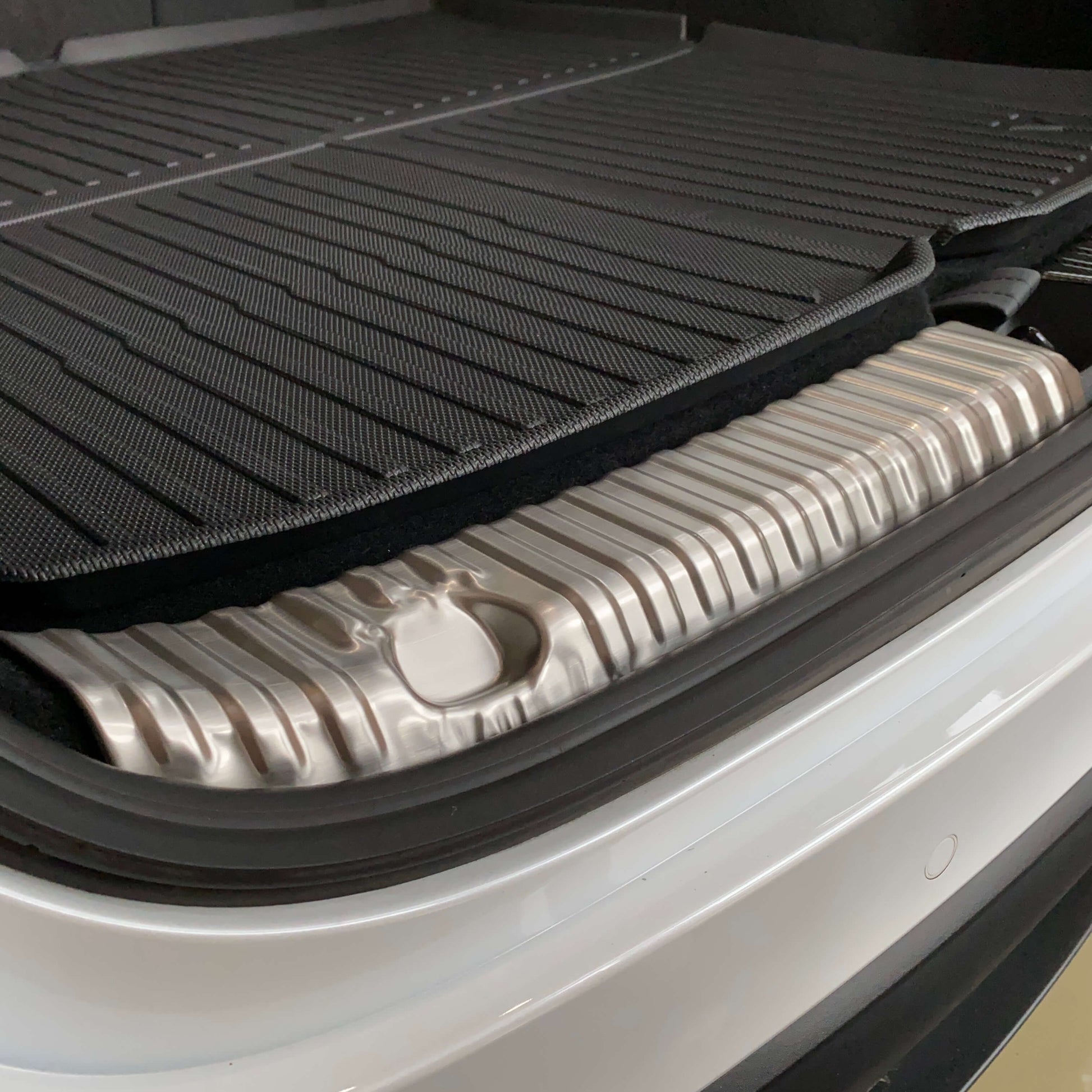 Schutzblenden für den Kofferraum - Tesla Model Y